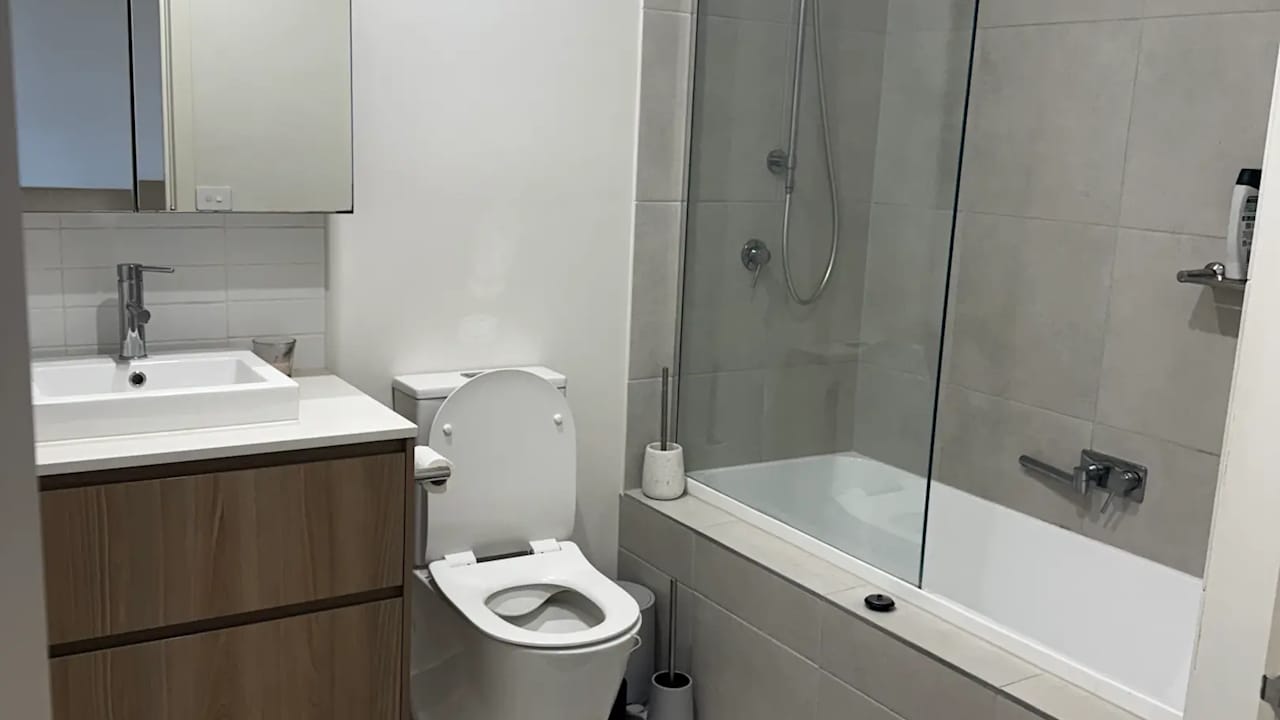 Unfurnished room with own bathroom