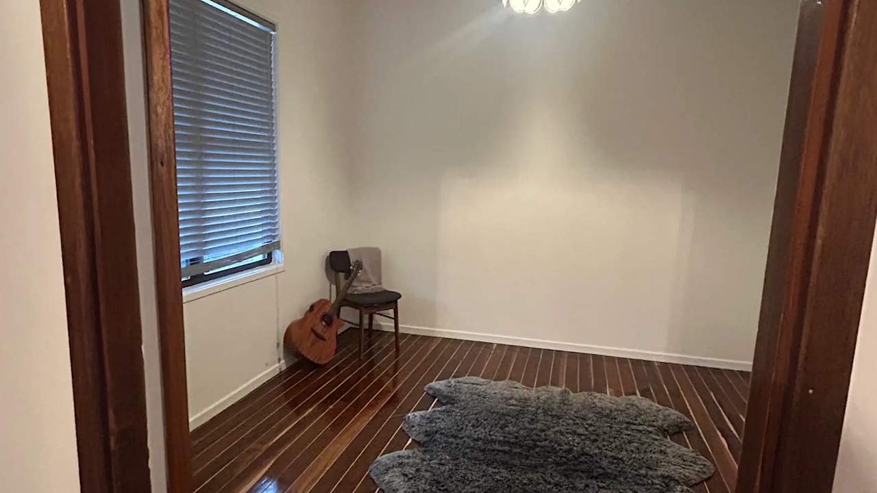 Room in a share house