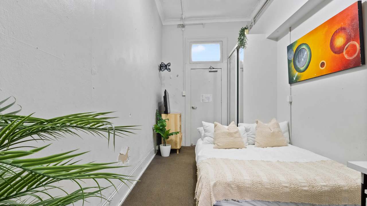 Furnished room in a share house