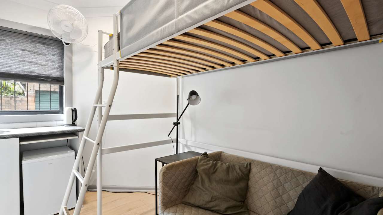 Furnished room in a share house