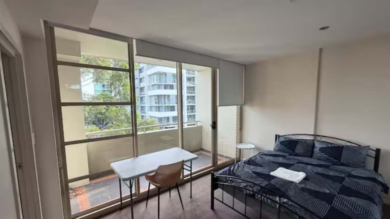 Furnished room with ensuite in a flatshare
