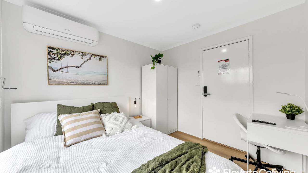 Furnished room in a share house