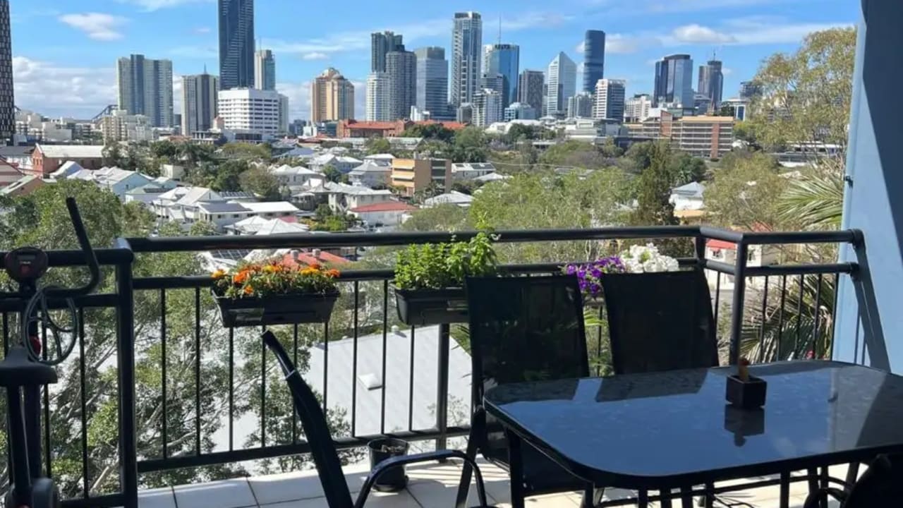 Furnished room with ensuite in a flatshare