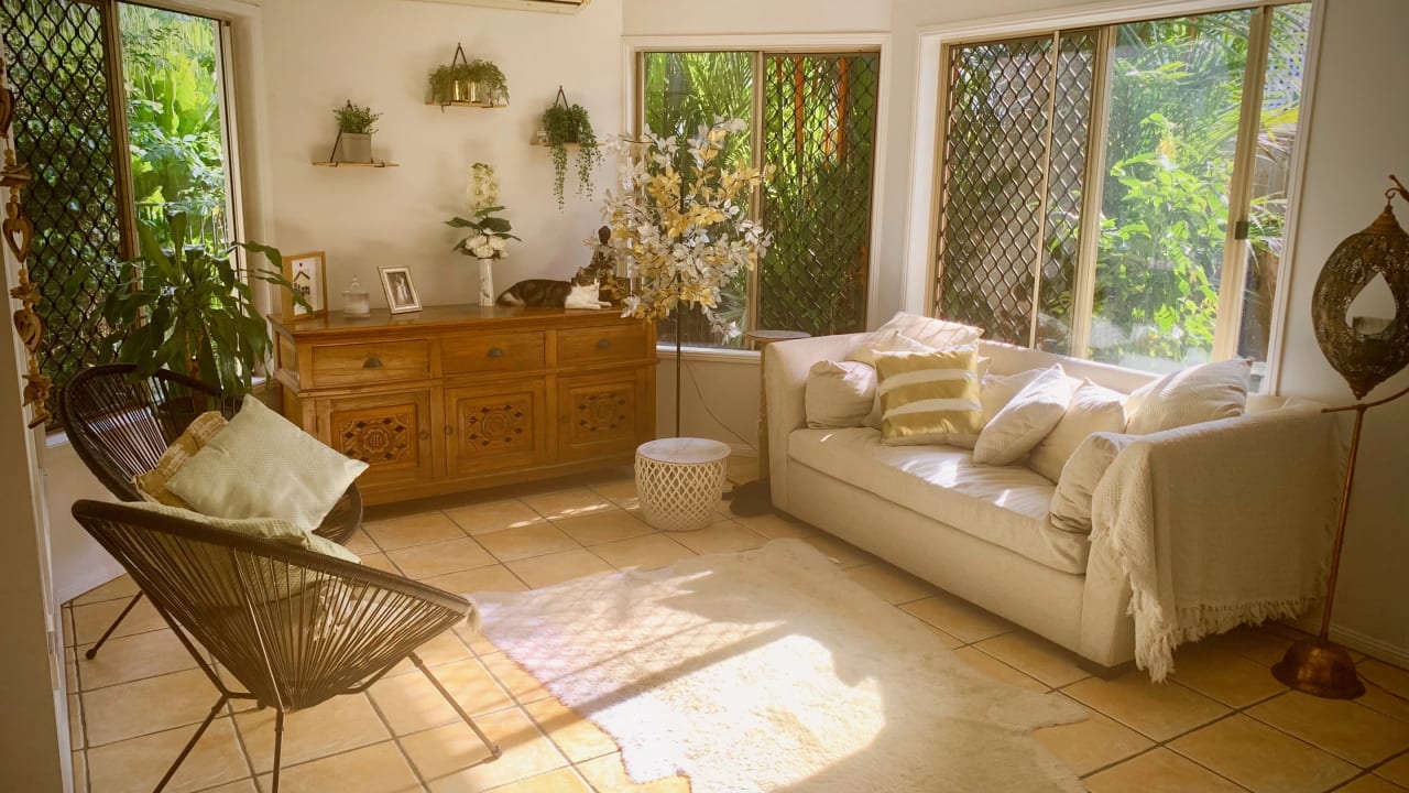 Furnished room in a share house