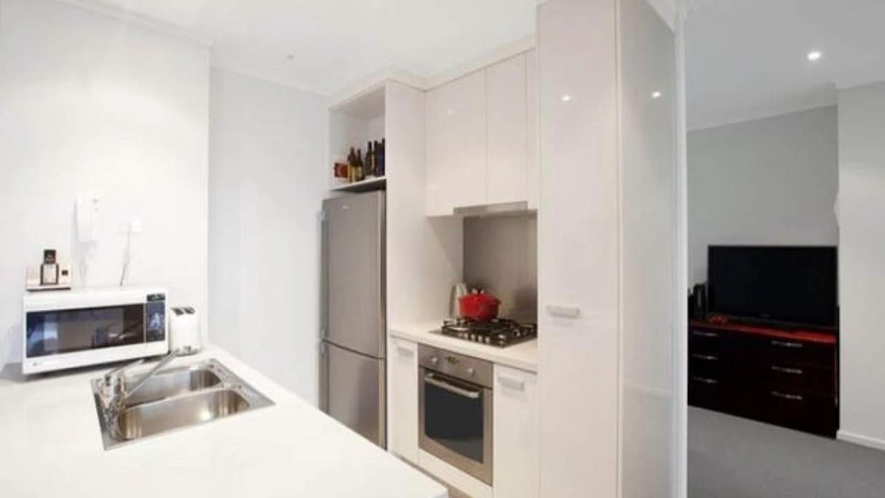 Unfurnished room with own bathroom