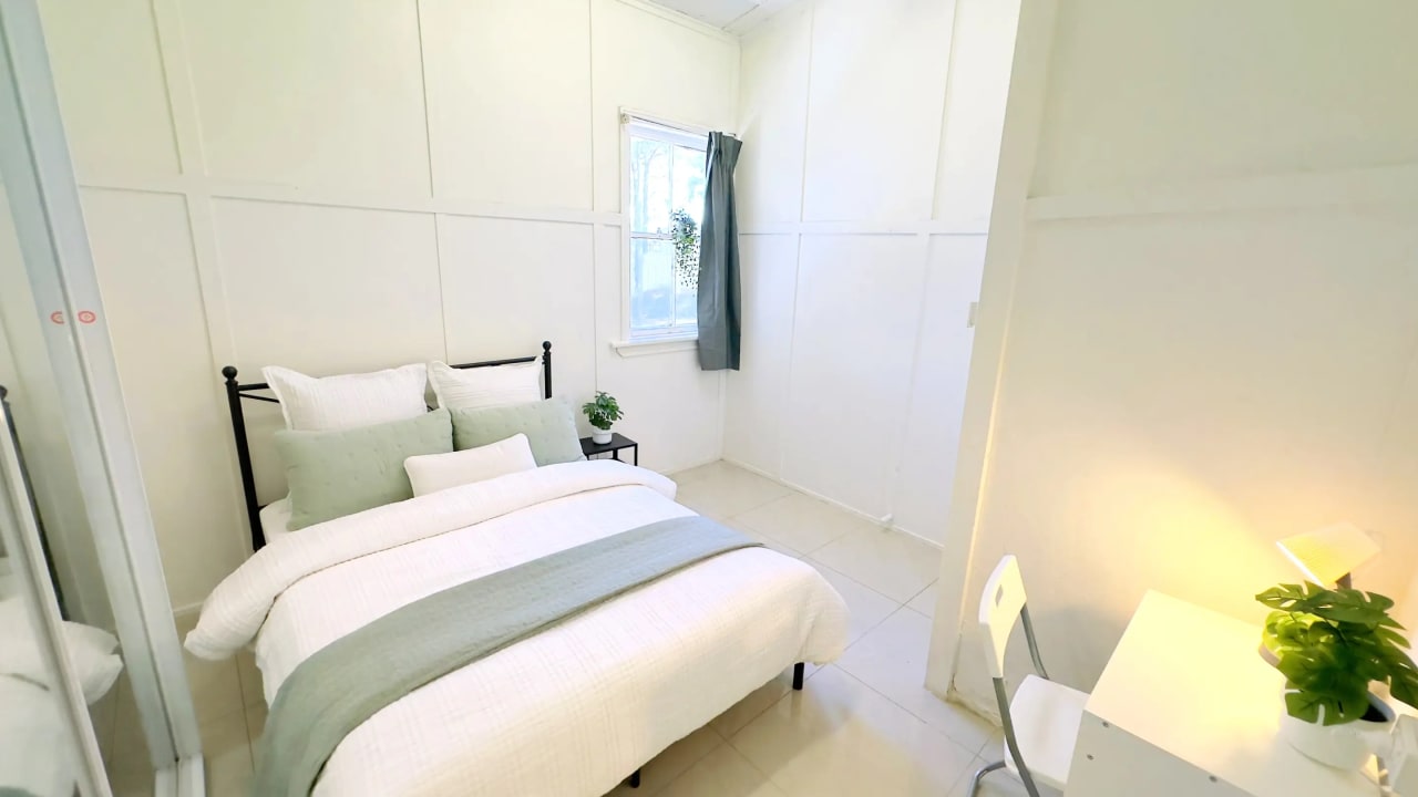 Furnished room in a share house