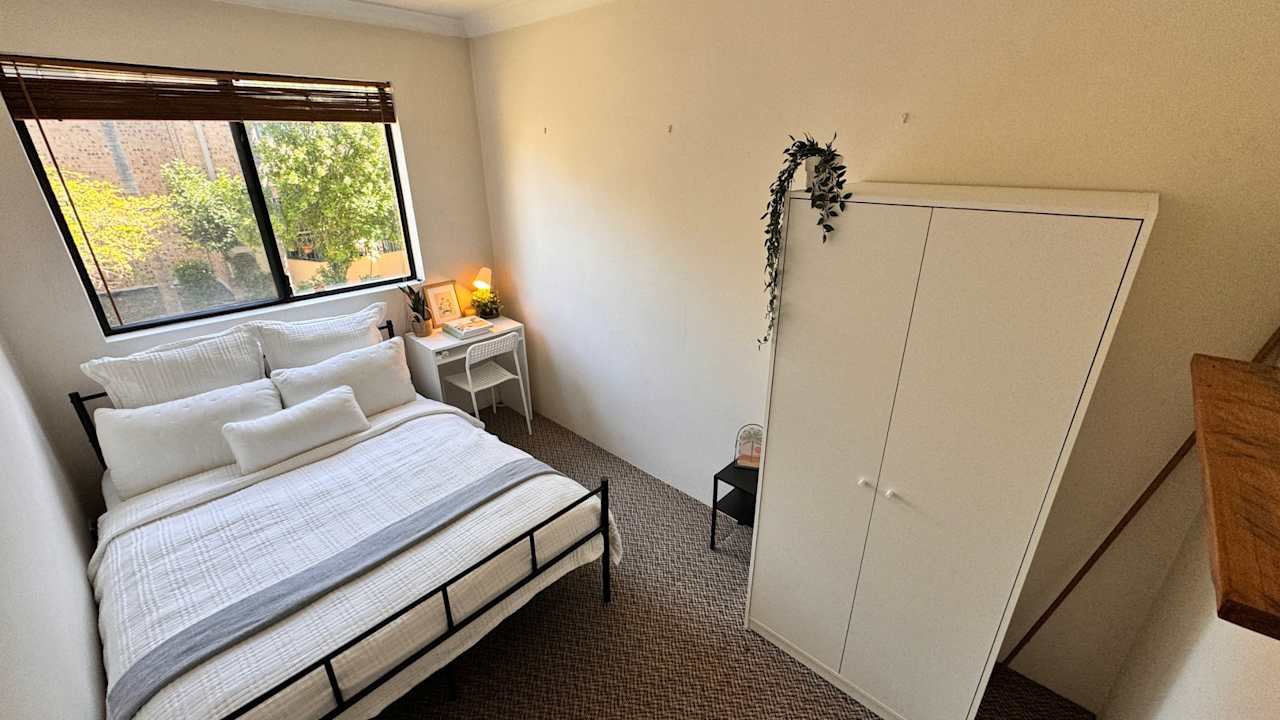 Furnished room in a flatshare