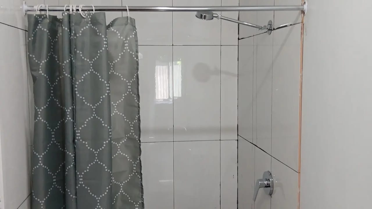 Whole property with 1 room for rent