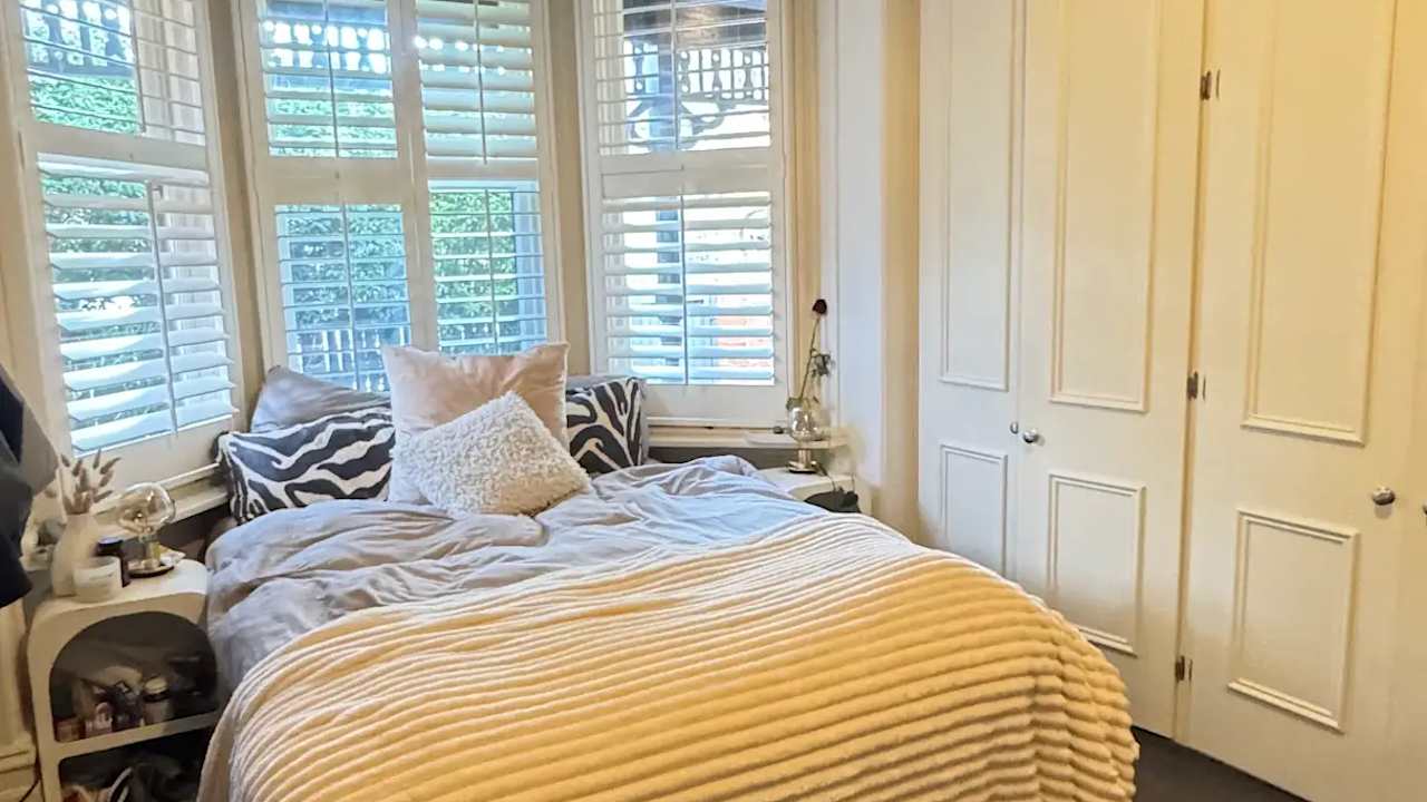 Room in a share house