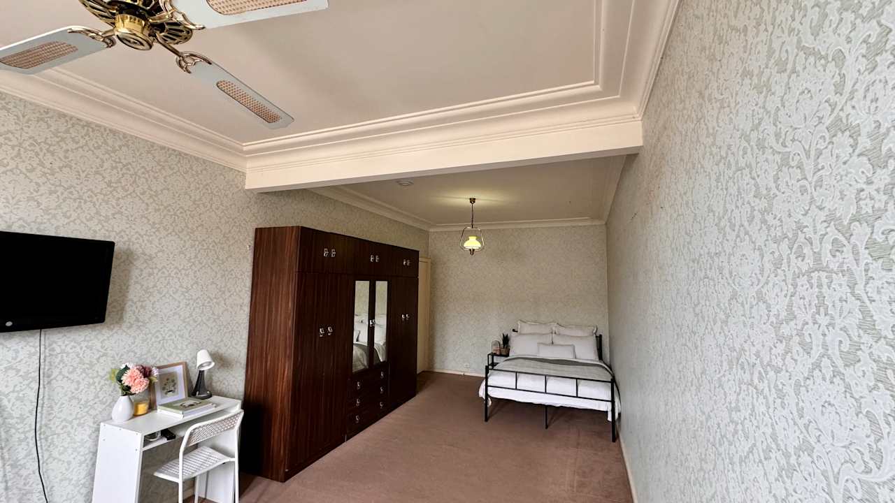 Furnished room in a share house