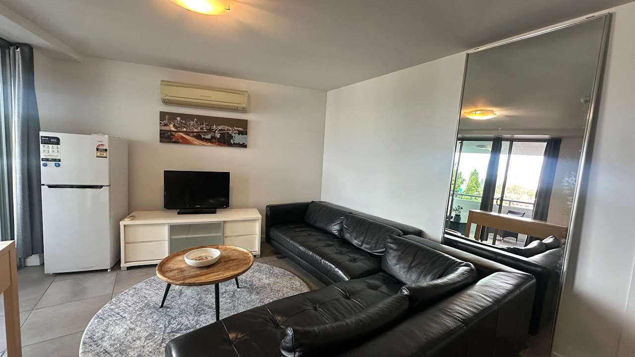 Furnished room with ensuite in a flatshare