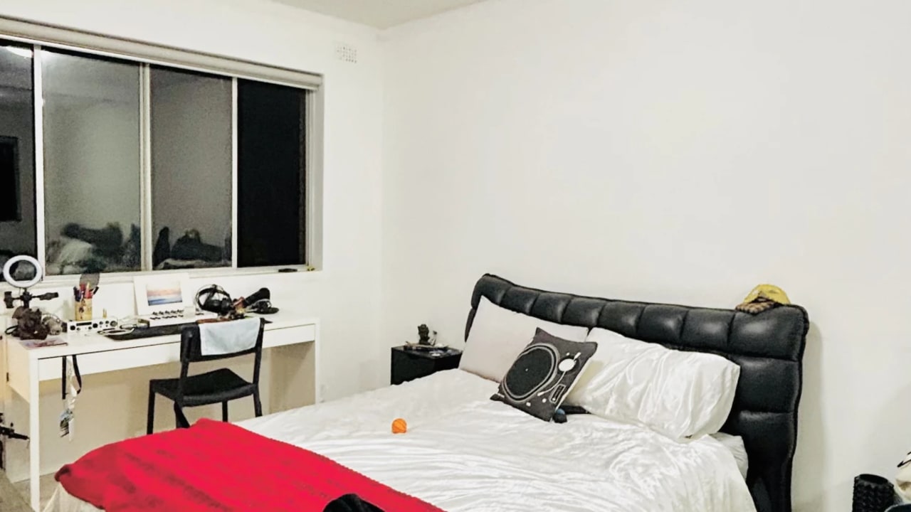 Furnished room in a flatshare