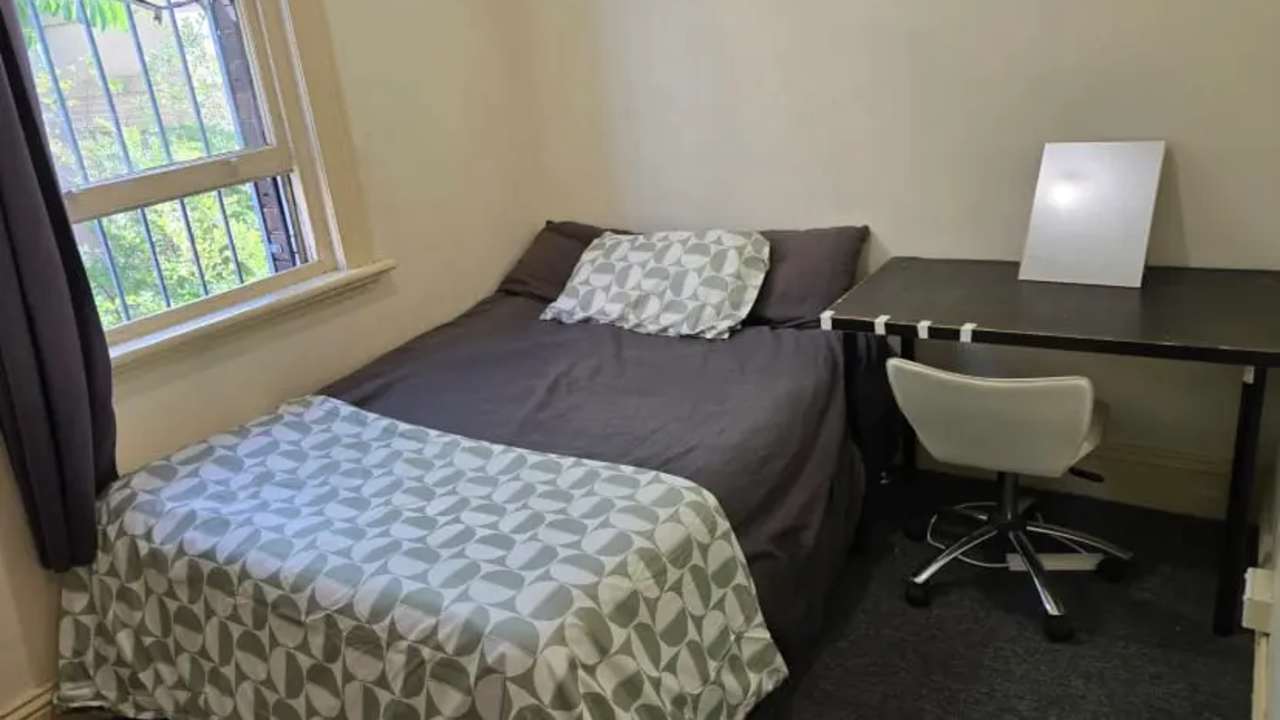 Furnished room in a share house