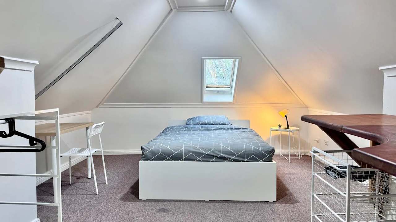 Furnished room in a share house