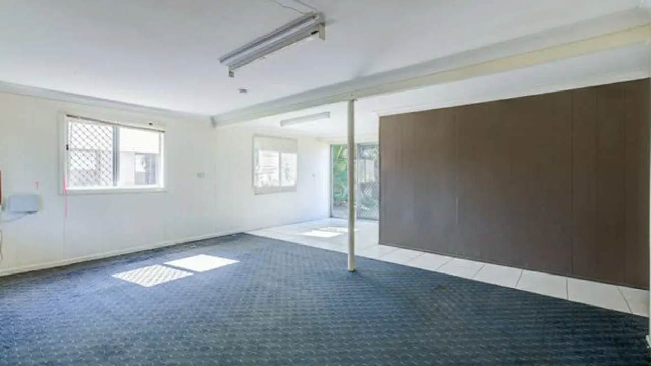 Unfurnished room studio flat for rent