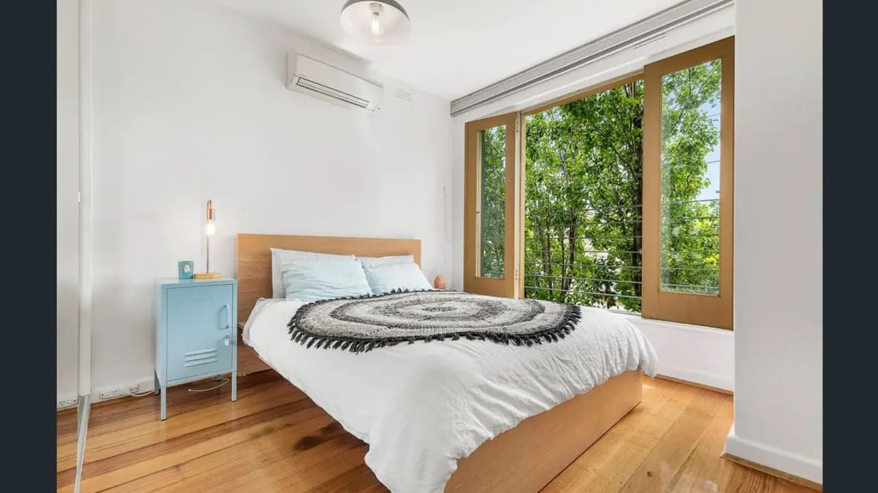 Unfurnished room in a flatshare
