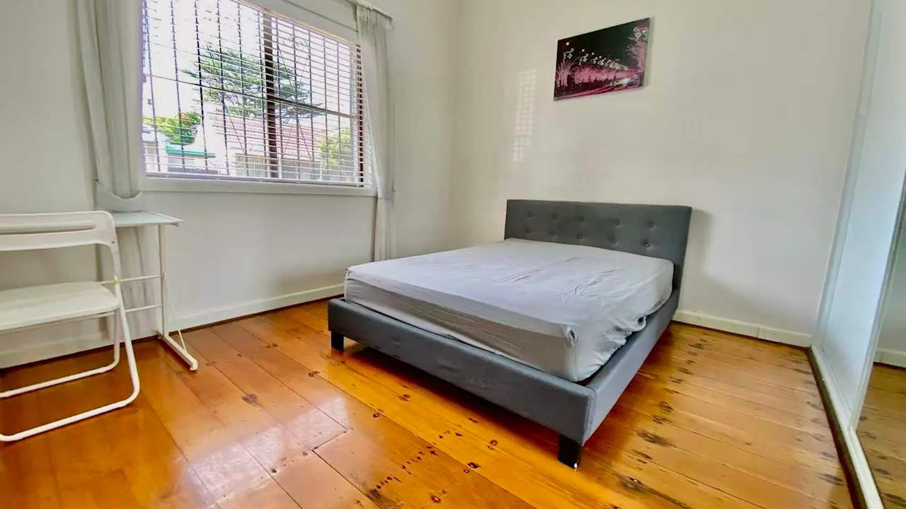 Furnished room in a share house