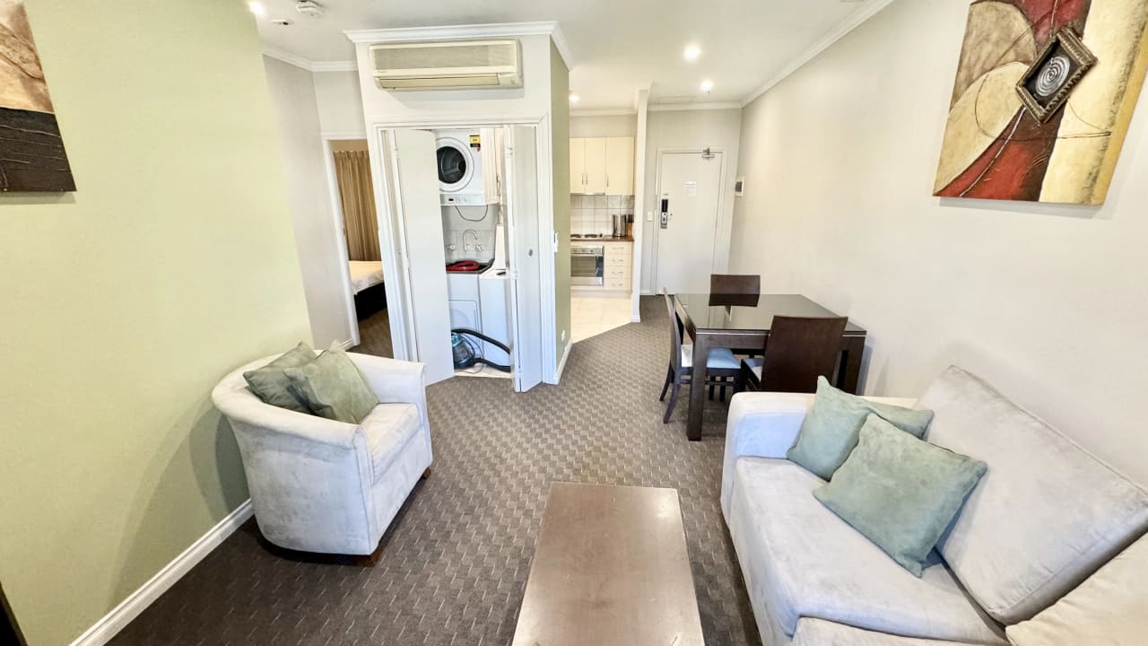 Furnished room in a flatshare