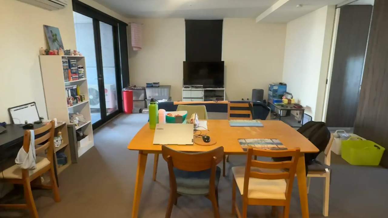 Unfurnished room in a flatshare
