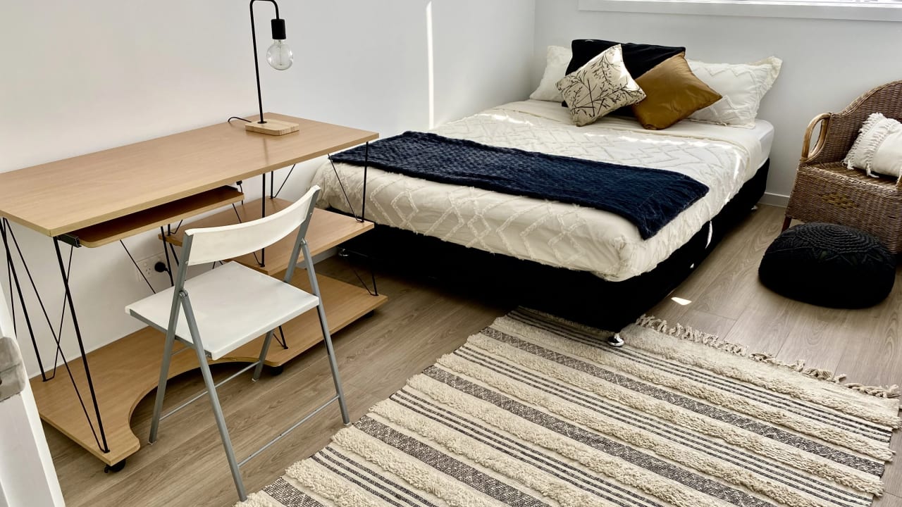 Furnished room in a flatshare