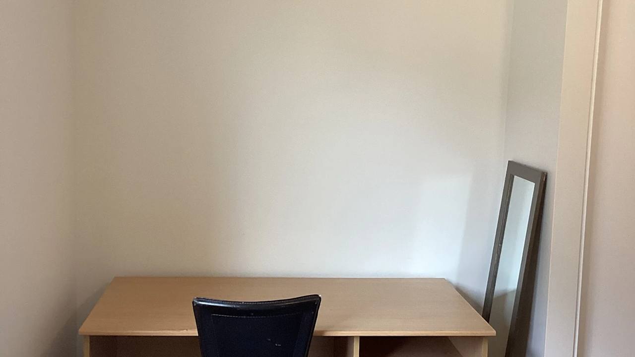 Furnished room in a share house