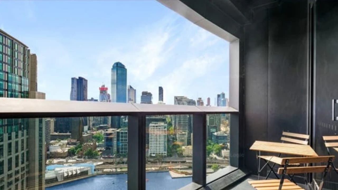 Furnished room with ensuite in a flatshare