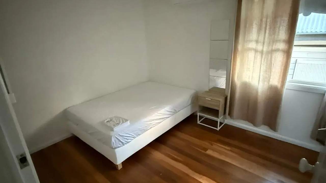 Room in a share house