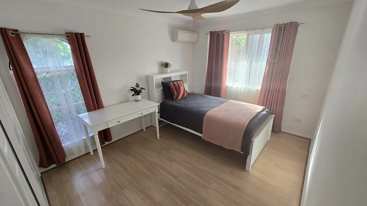 Room in a share house