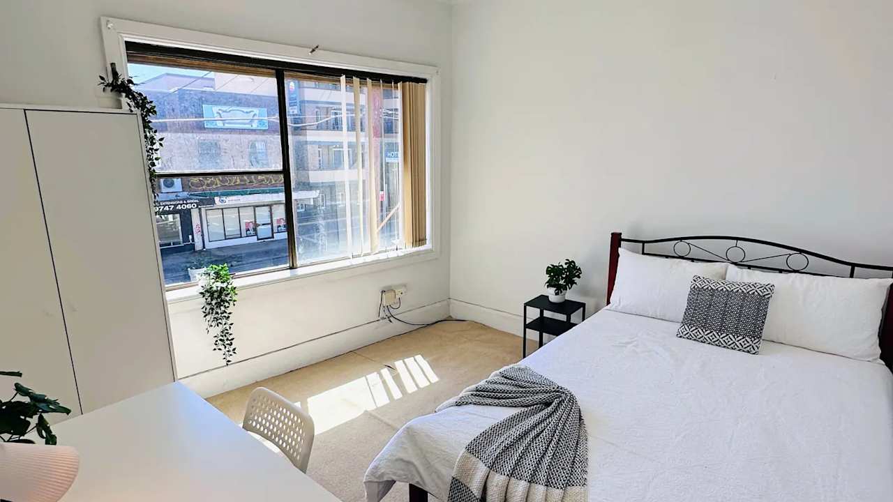 Furnished room in a flatshare