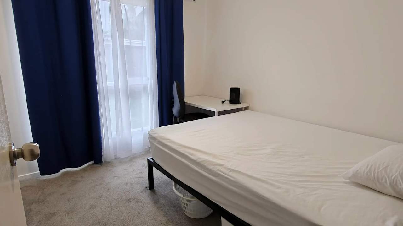 Furnished room in a share house