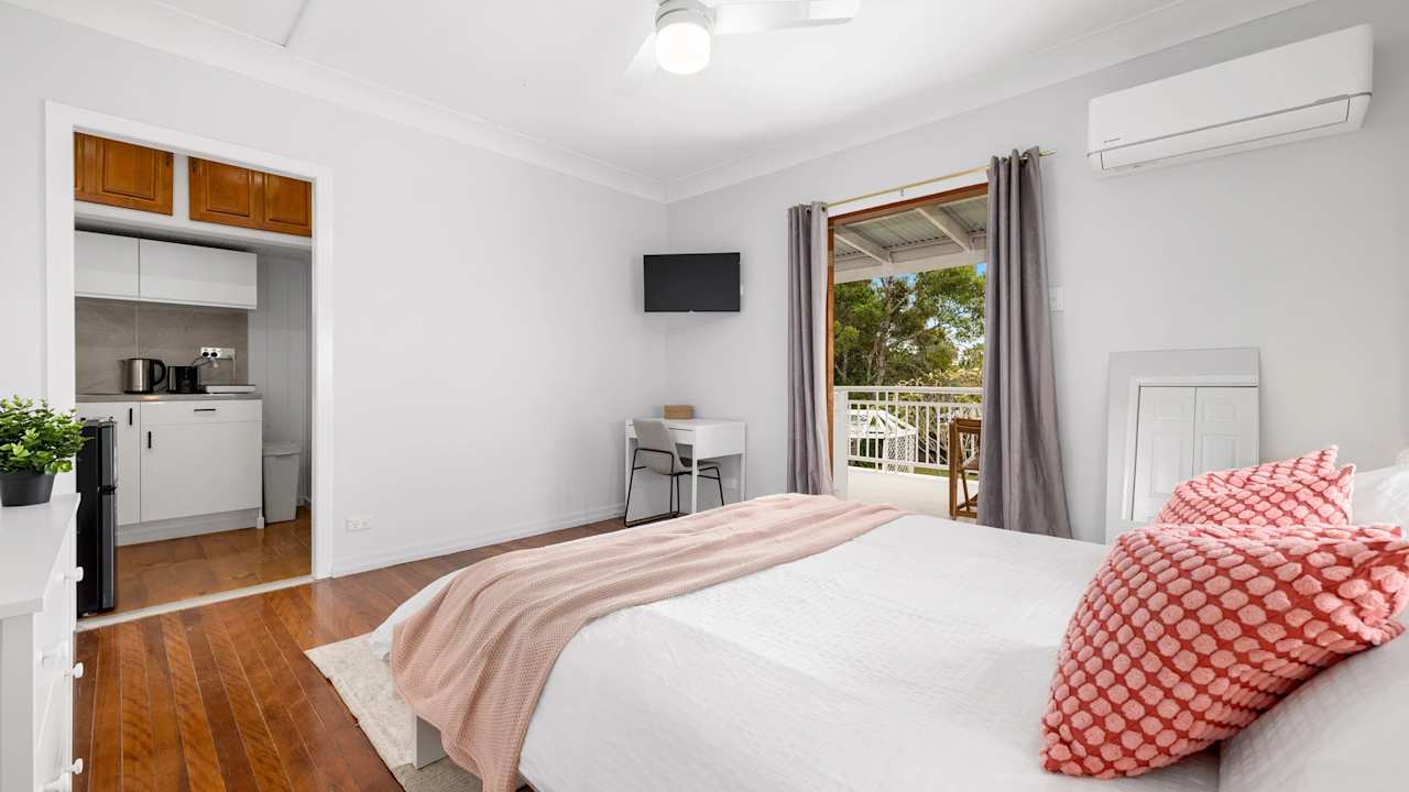 Furnished room with own bathroom