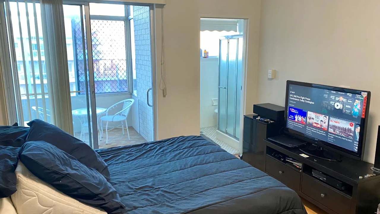 Furnished room in a flatshare