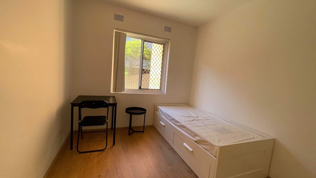 Furnished room in a flatshare