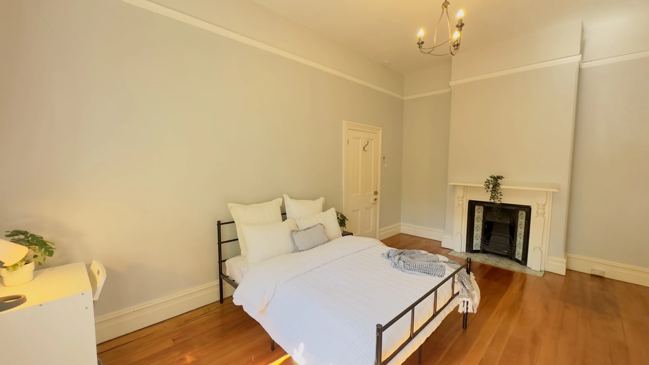 Furnished room in a flatshare