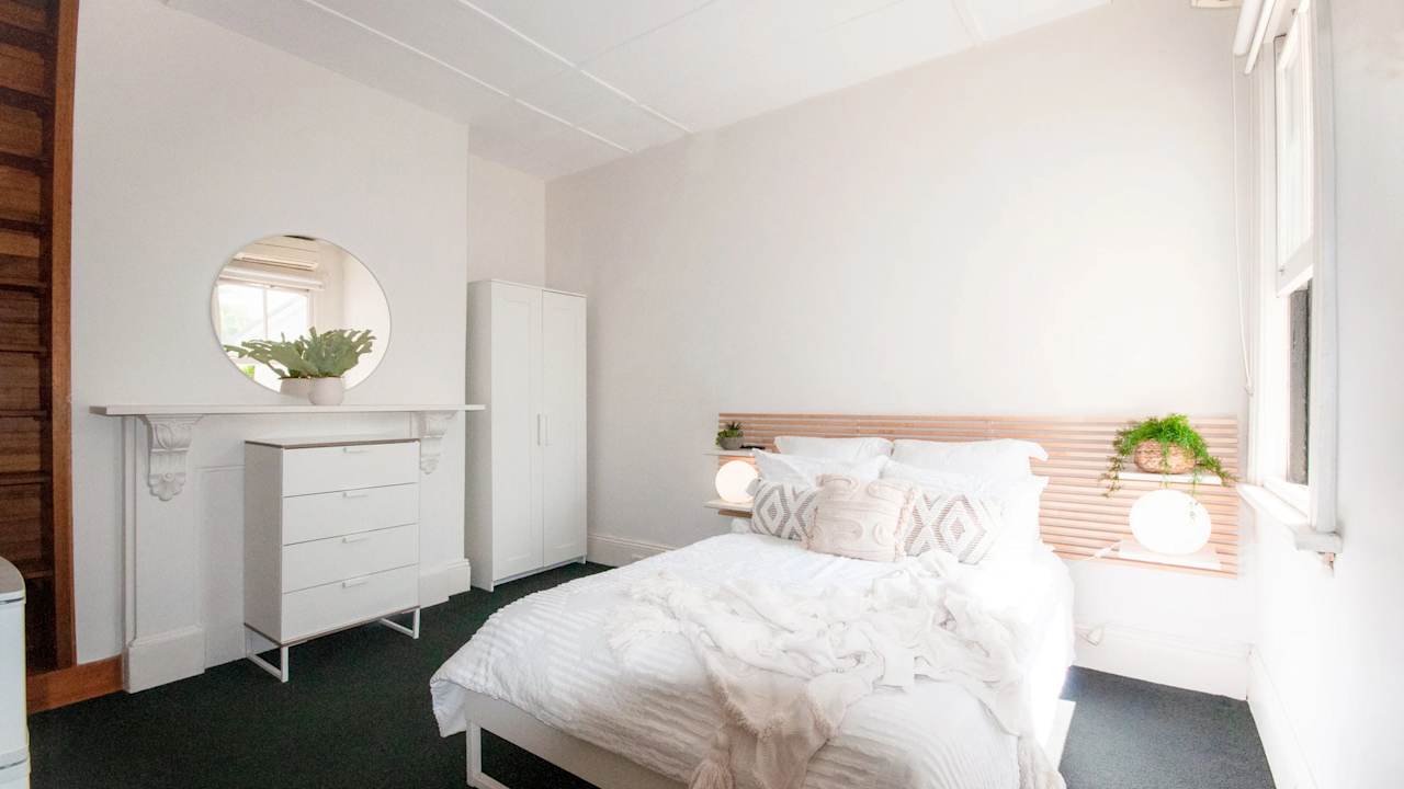 Furnished room in a flatshare