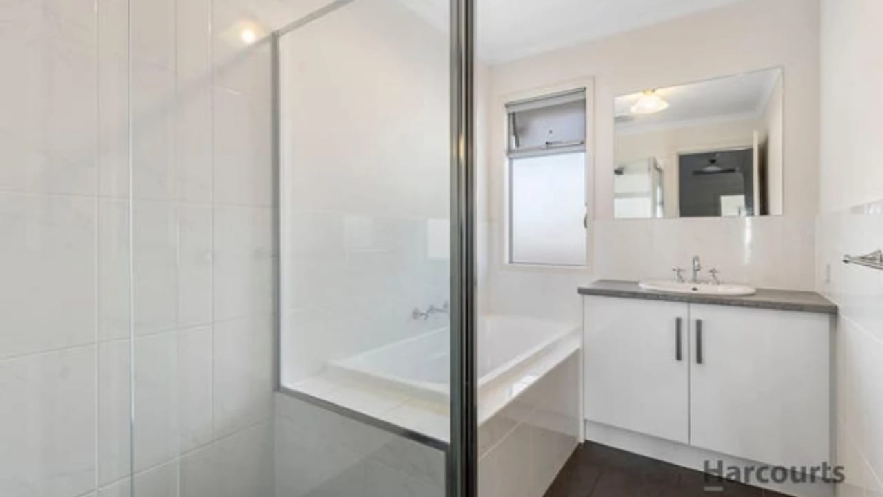 Unfurnished room in a share house