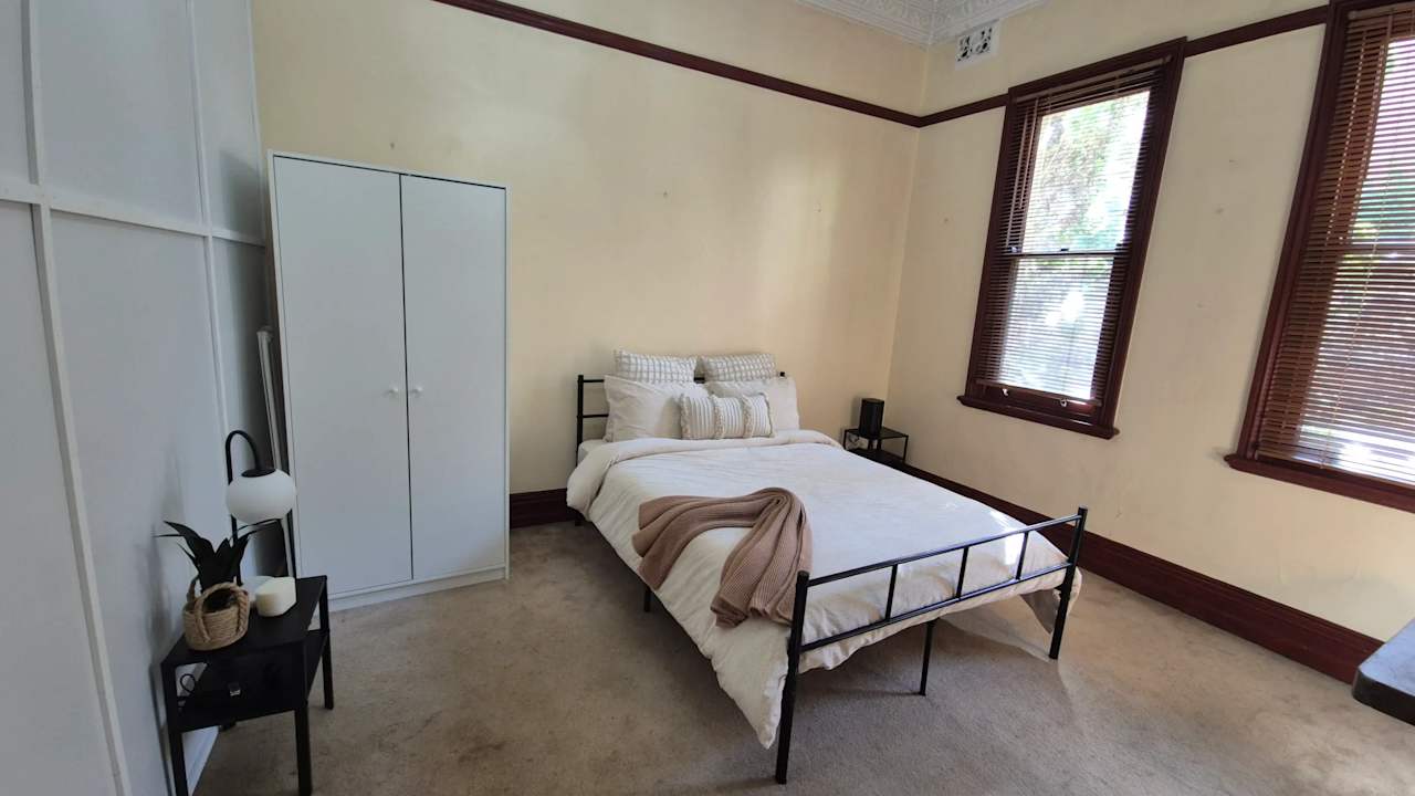 Furnished room in a share house