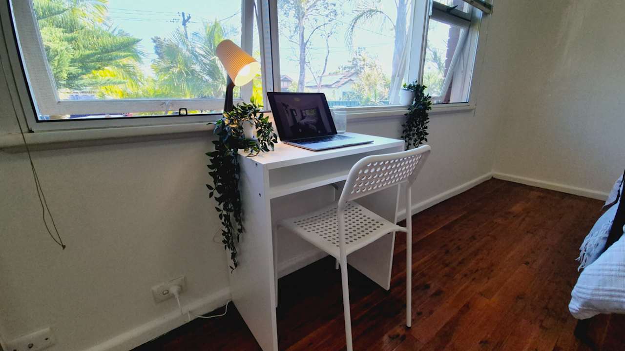 Furnished room in a flatshare