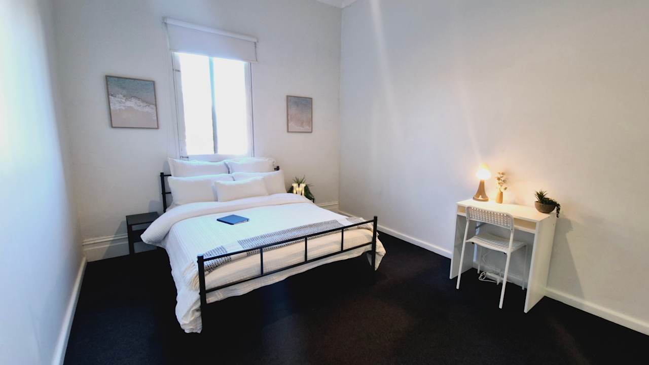 Furnished room in a flatshare
