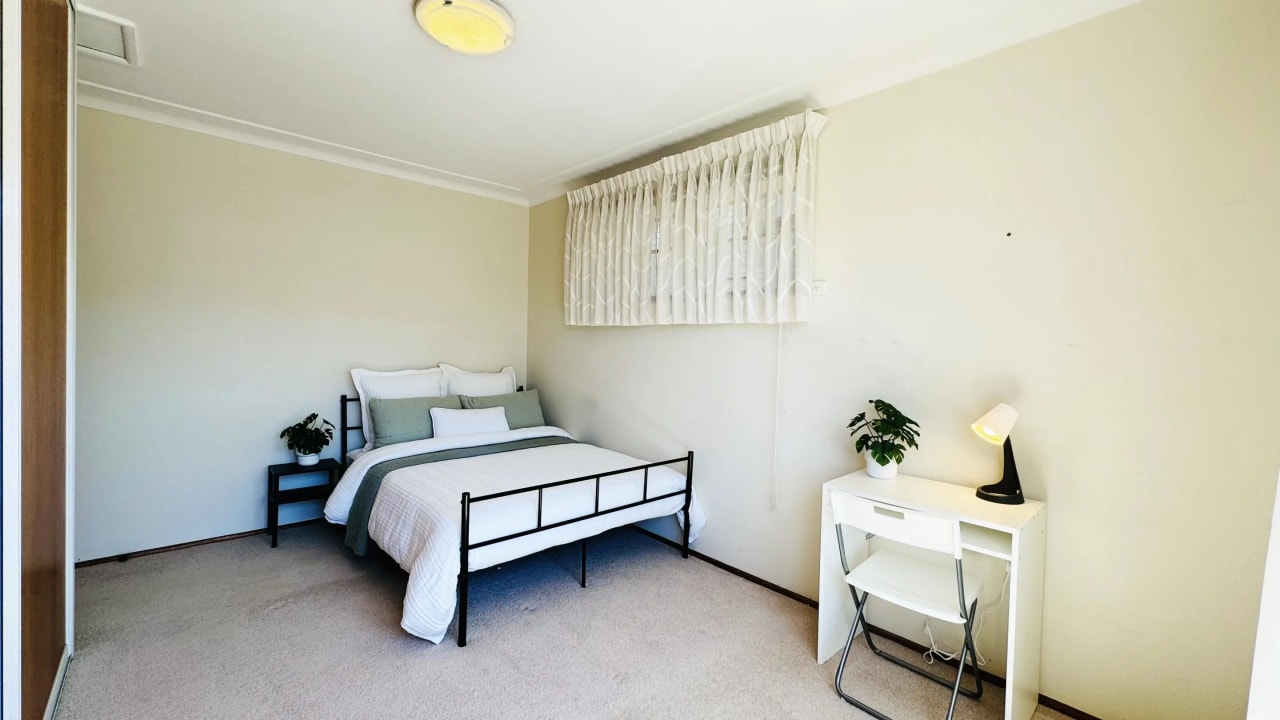 Furnished room in a flatshare