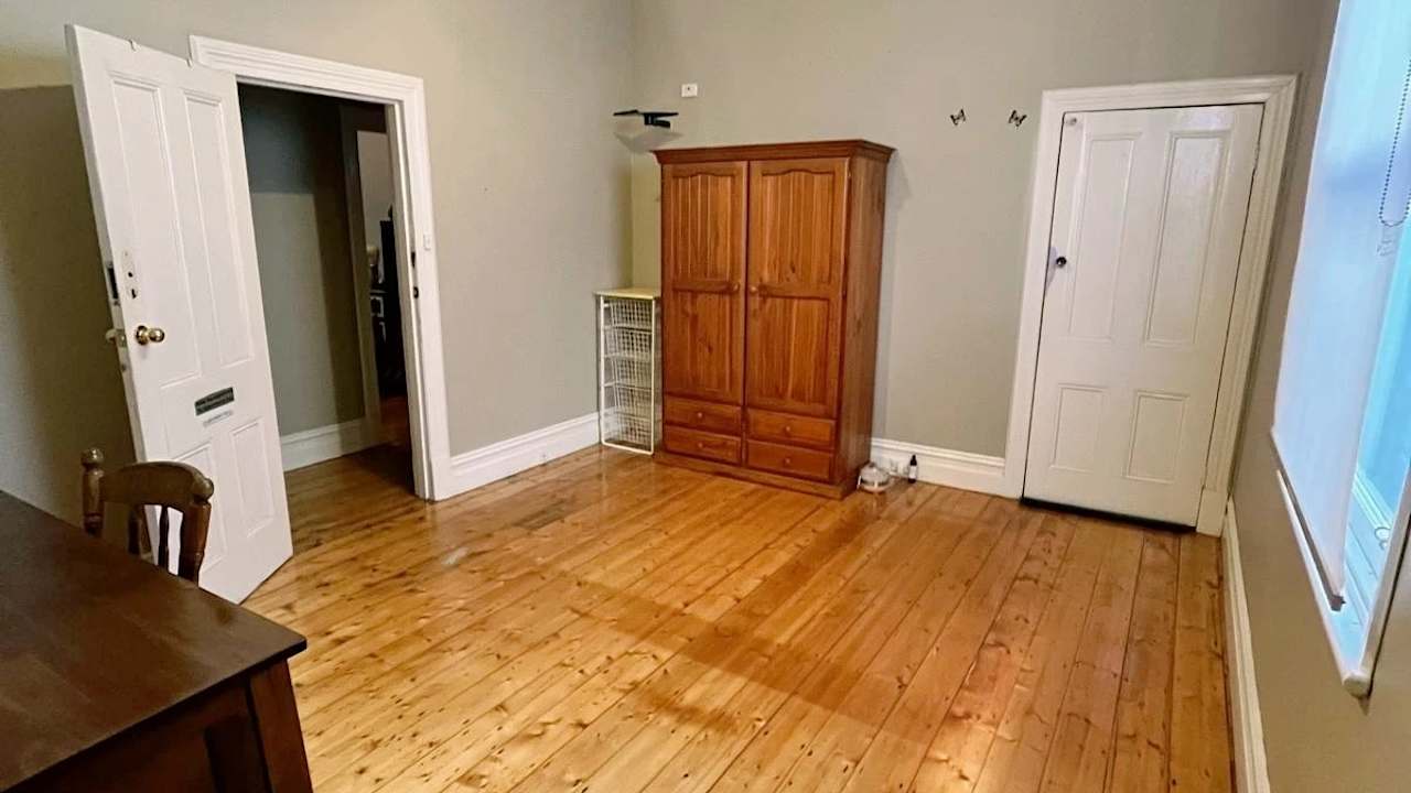 Room in a share house