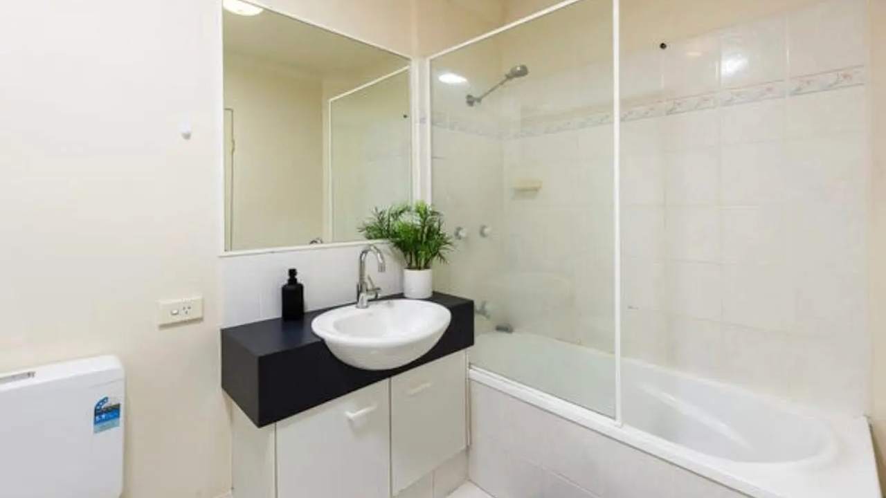 Furnished room with own bathroom