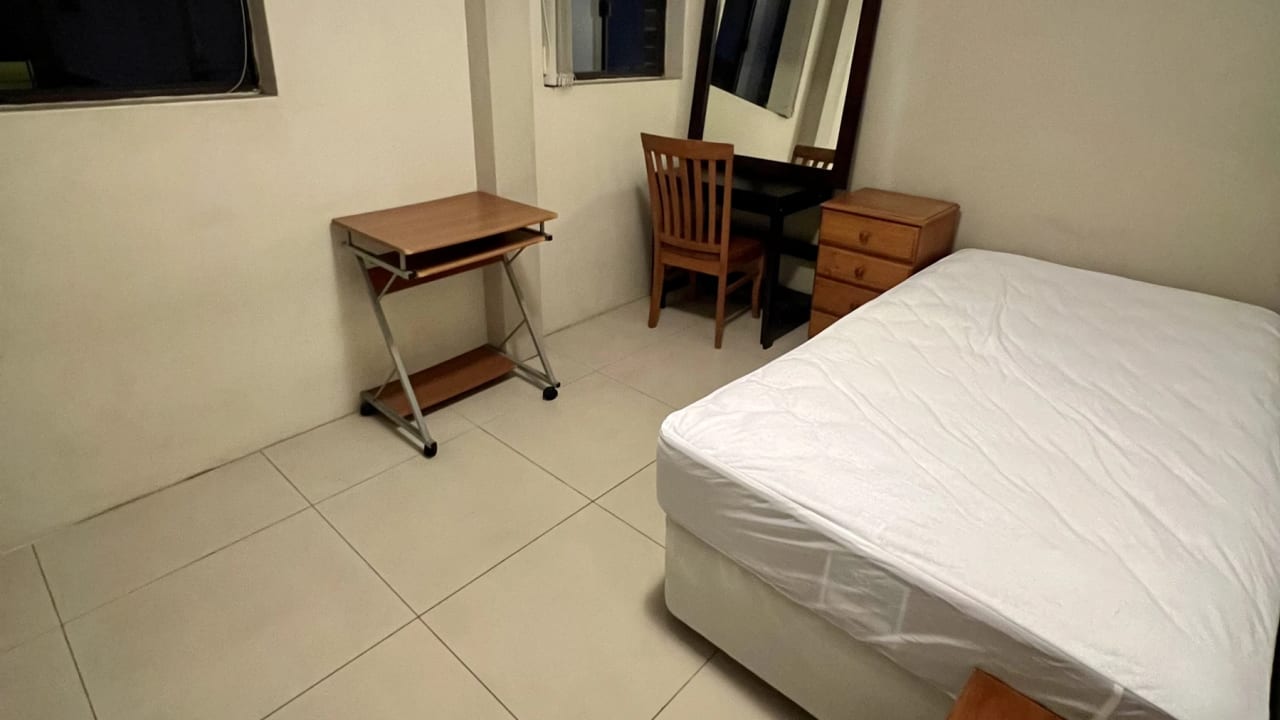 Furnished room in a flatshare
