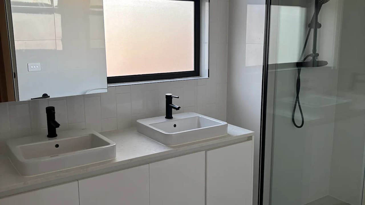 Room in a share house