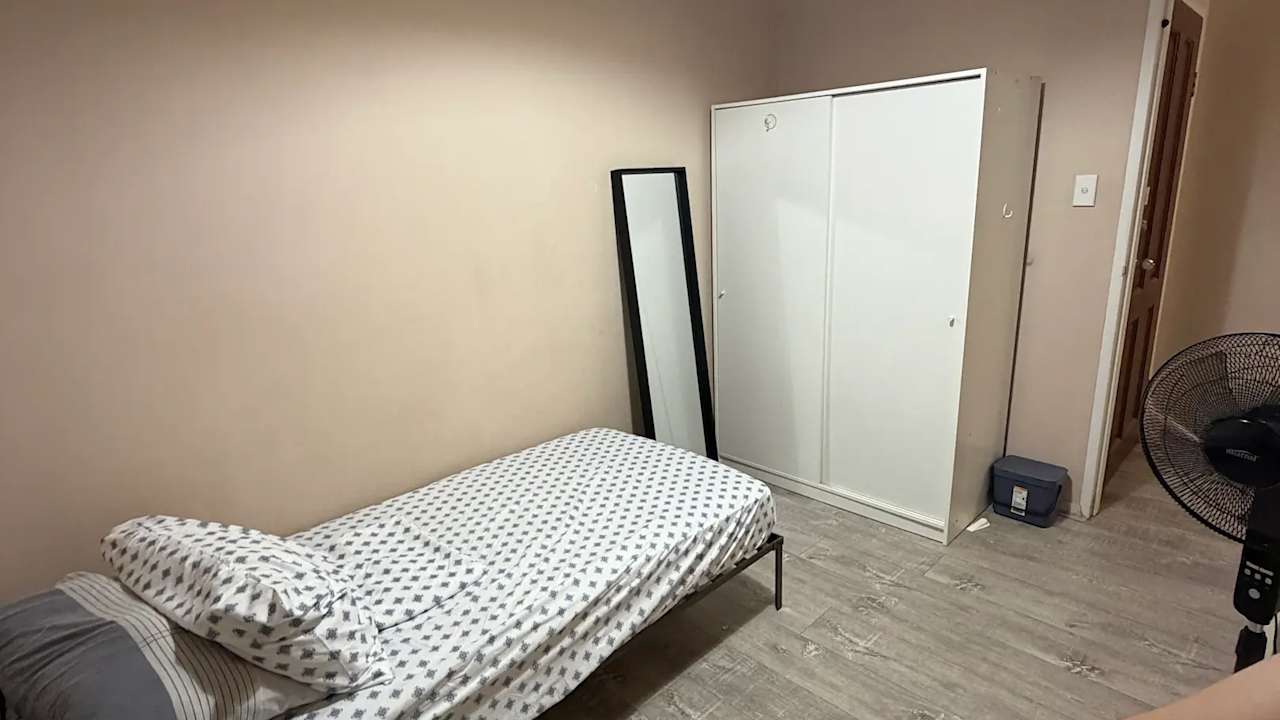 Furnished room in a flatshare