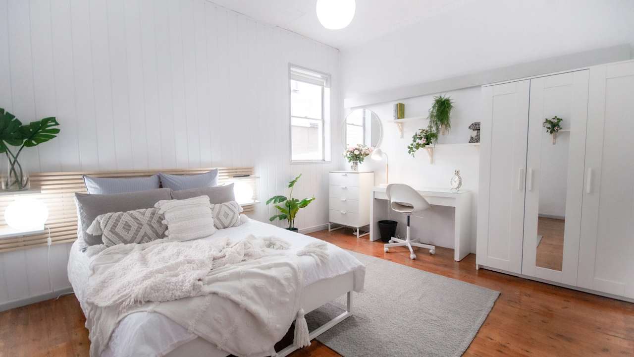 Furnished room in a share house
