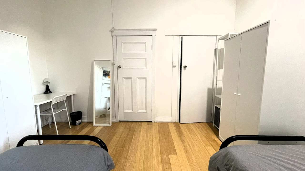 Furnished room in a flatshare