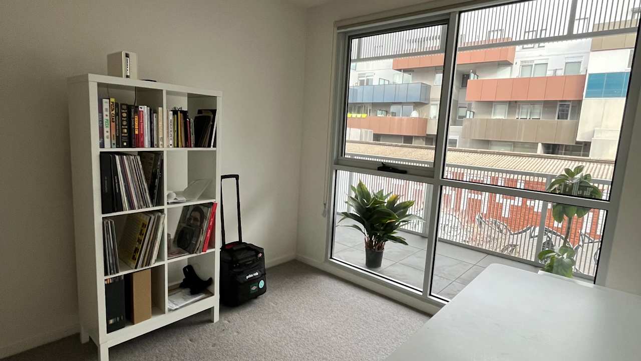 Unfurnished room in a flatshare