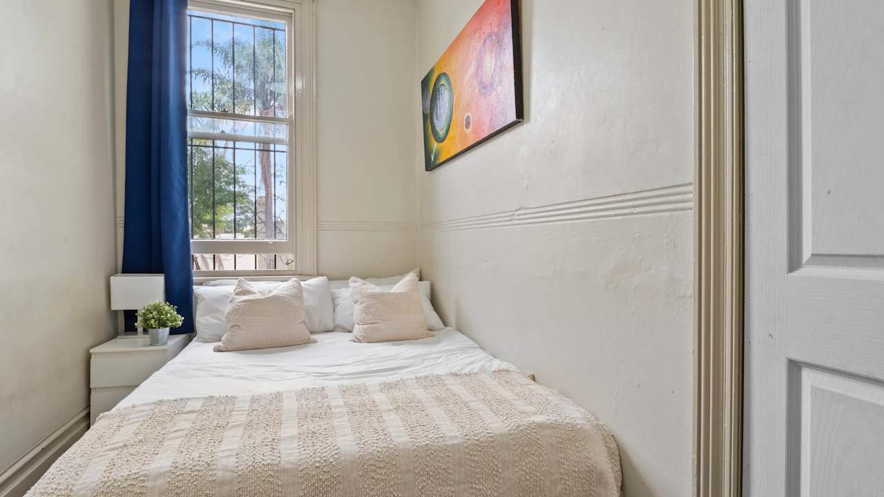 Furnished room in a flatshare
