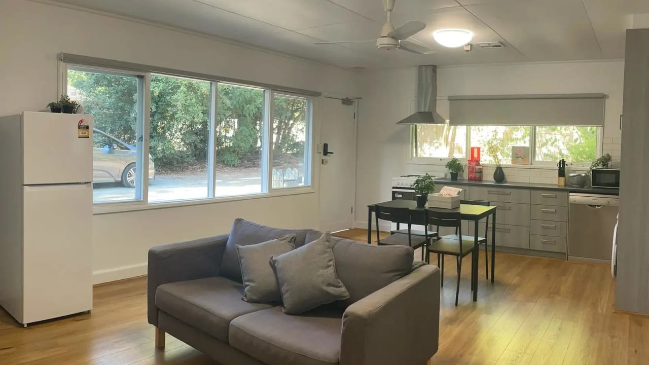 Furnished room in a flatshare